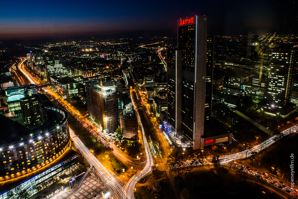 Nachtaufnahme aus dem Frankfurter Messeturm