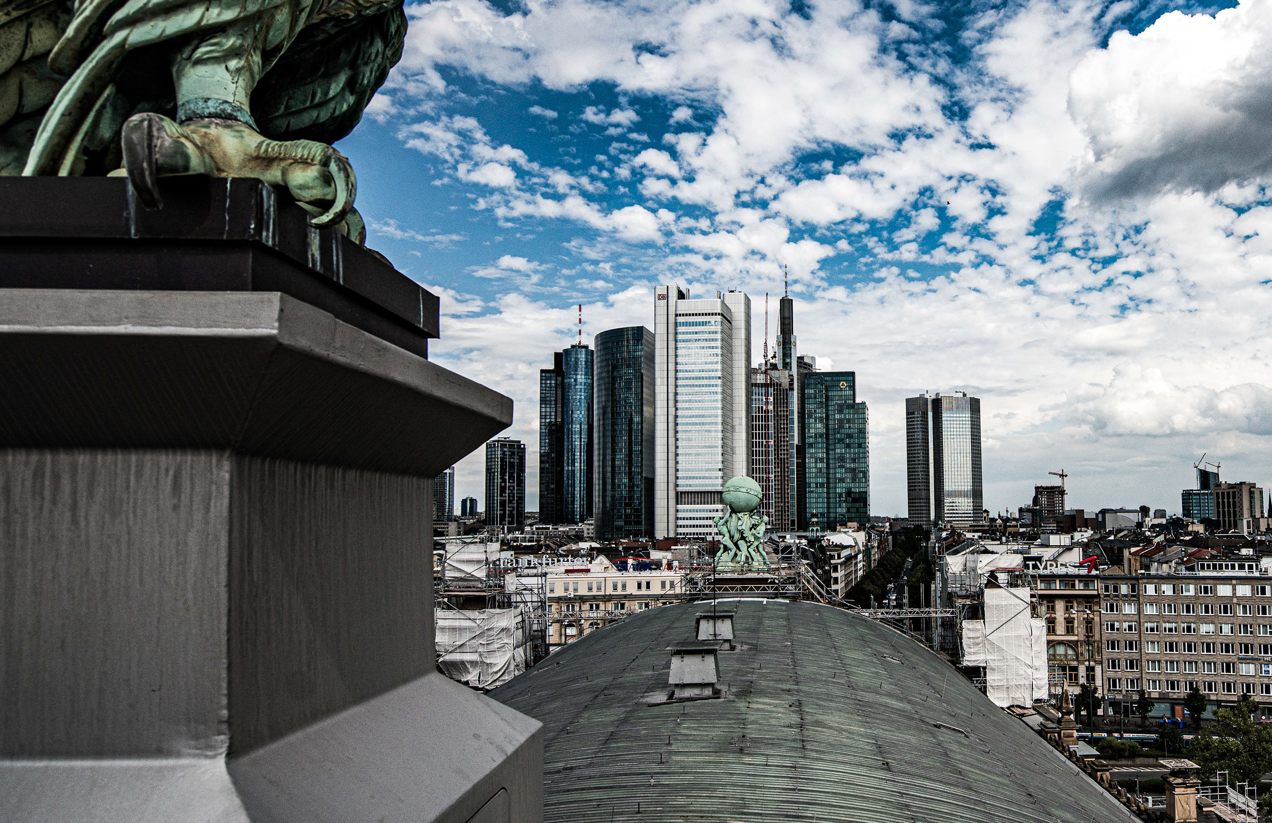 Details des Adler auf dem Dach des Frankfurter Hauptbahnhofs