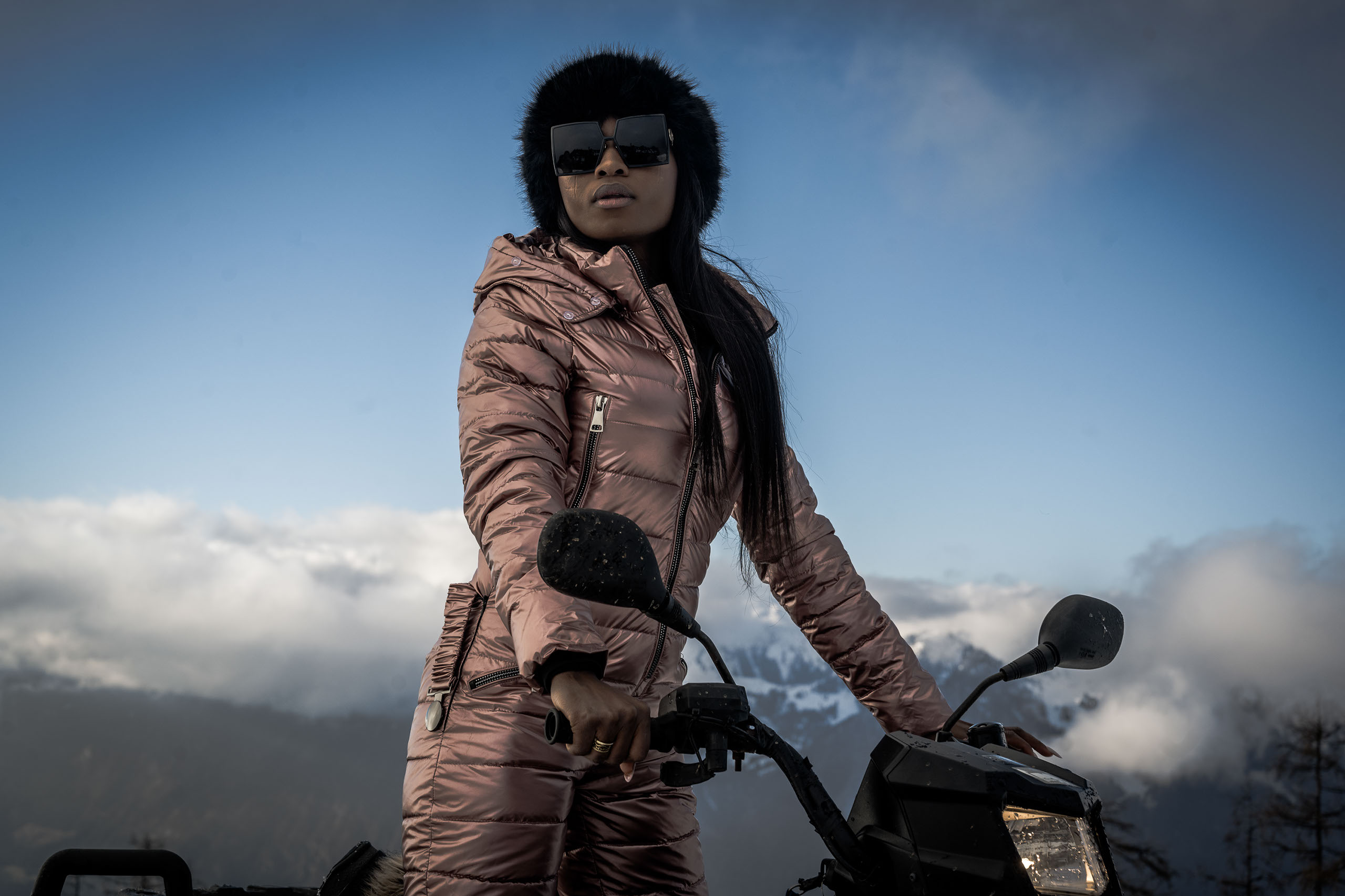 Modefotos Winterkollektion vor Alpenpanorama