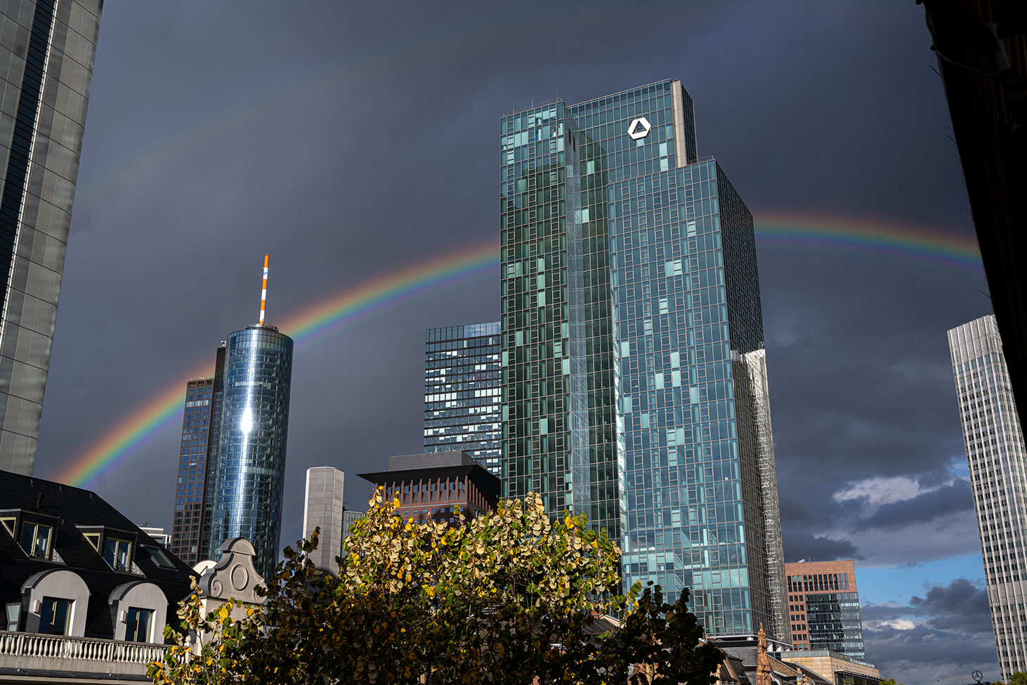 Regenbogen über dem Frankfurter Bahnhofsviertel